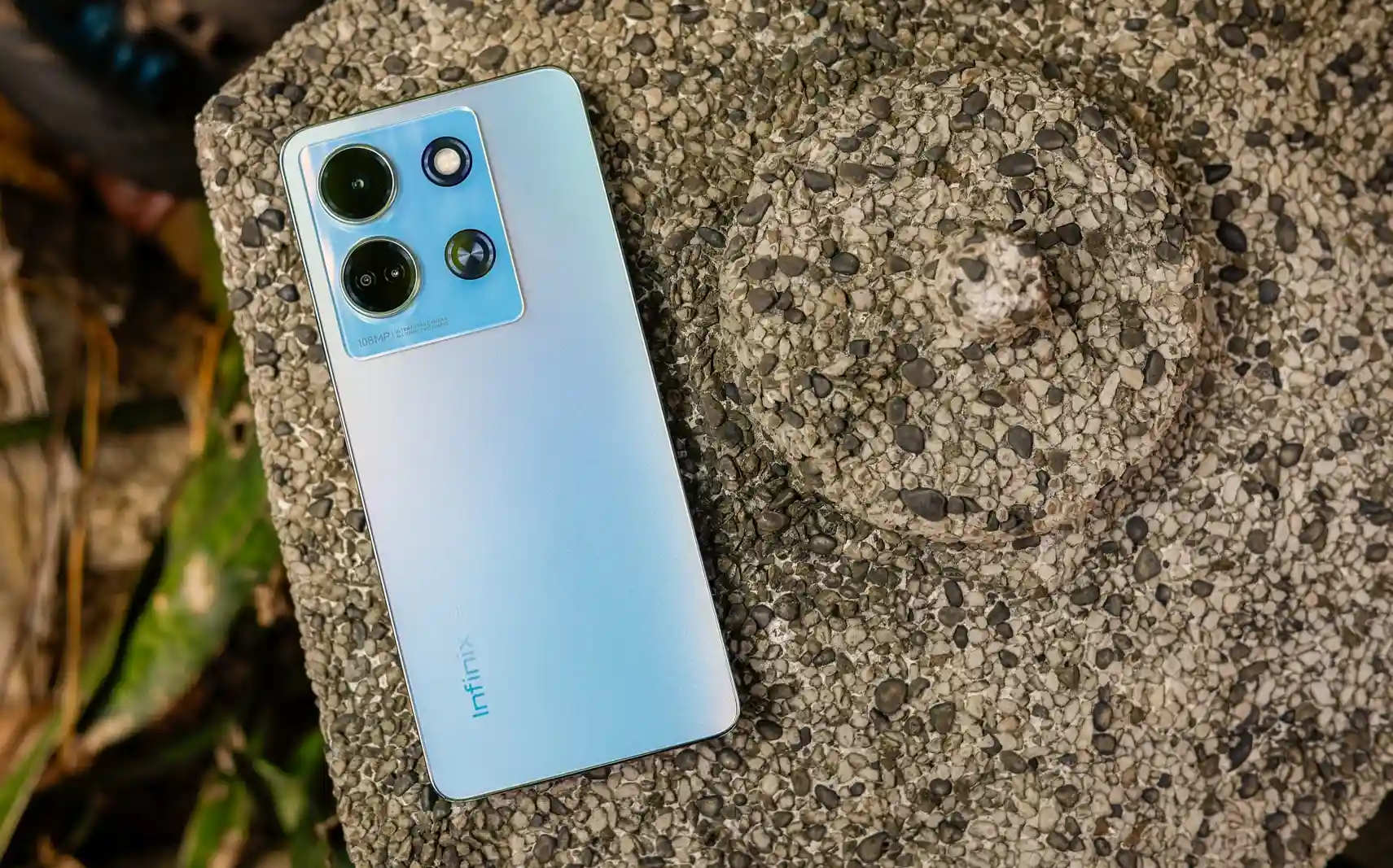 «Нравится больше айфона». Хитовый Infinix сливают за бесценок
