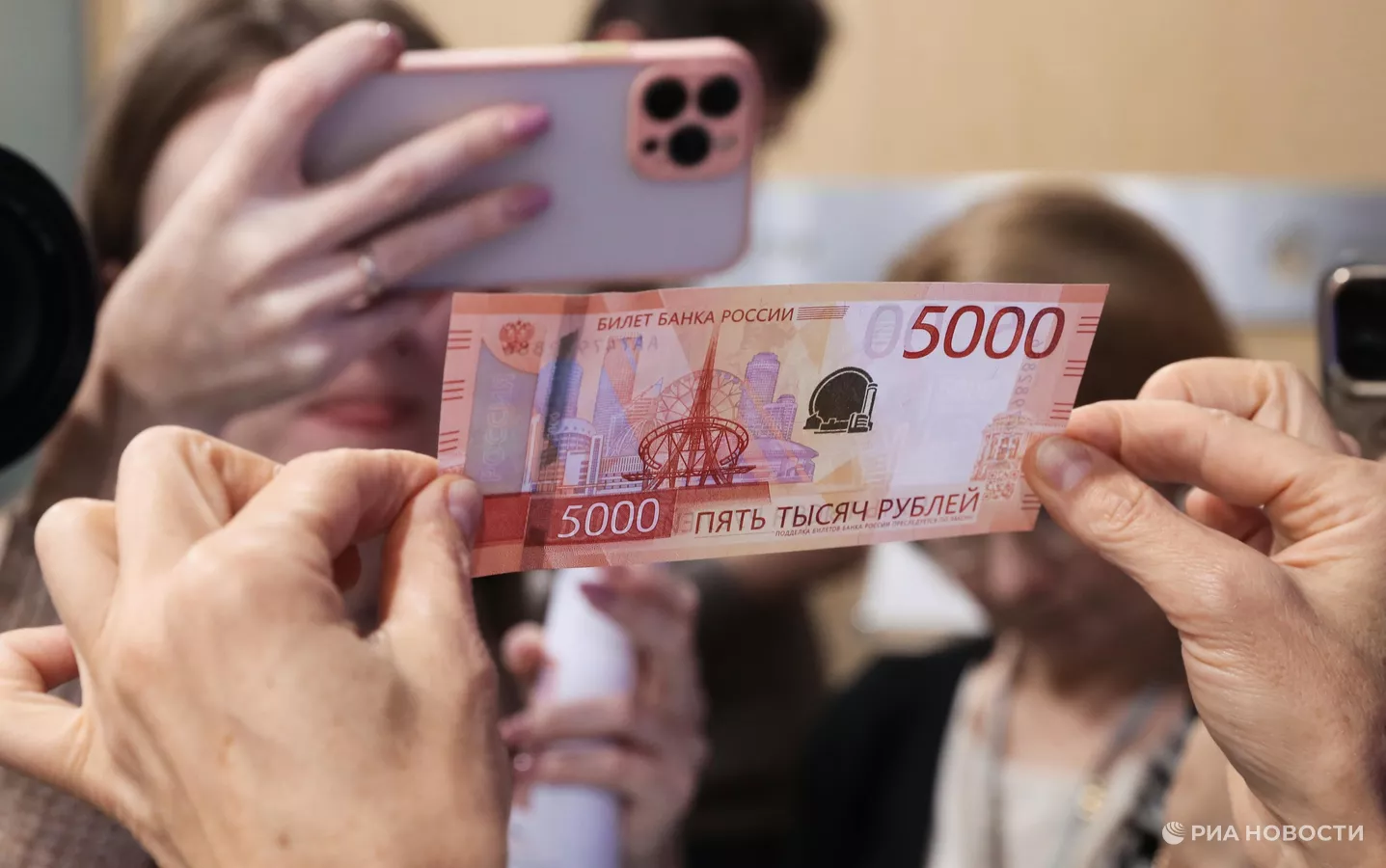 Как теперь выглядит купюра 5000 рублей? Вот новый дизайн