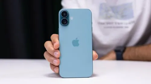 iPhone 16 Plus подешевел почти в два раза. Теперь это одна из самых выгодных моделей бренда