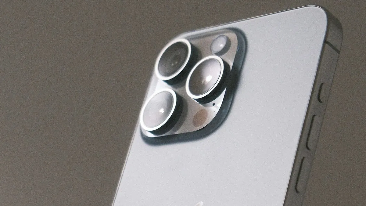 Камеру iPhone 16 Pro Max сравнили с китайскими флагманами. Экспертов не устроил один параметр айфона