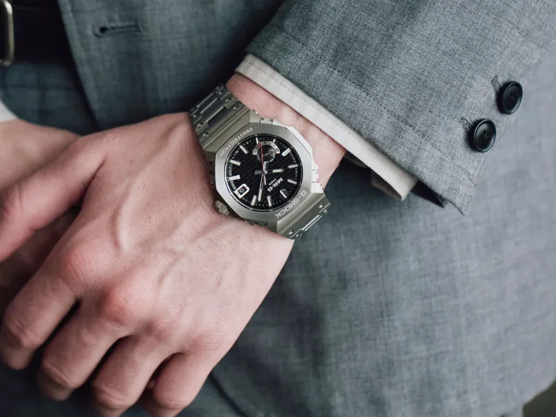 Casio выпустила премиальные часы. У них уникальный титановый сплав, солнечная батарея и Bluetooth