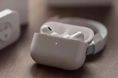 Как правильно чистить наушники AirPods Pro 2? Ловите официальный гайд от Apple