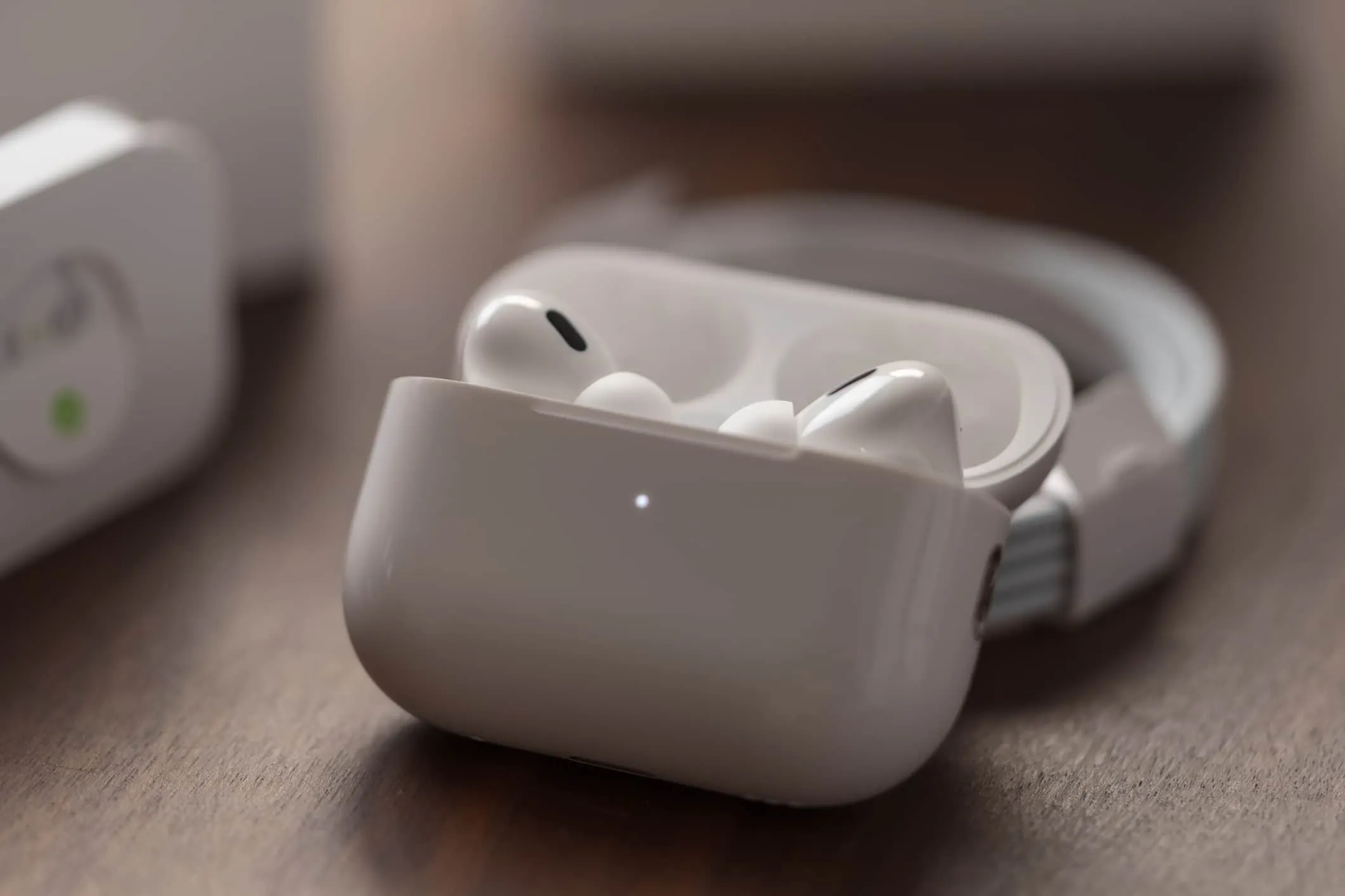 Как правильно чистить наушники AirPods Pro 2? Ловите официальный гайд от Apple