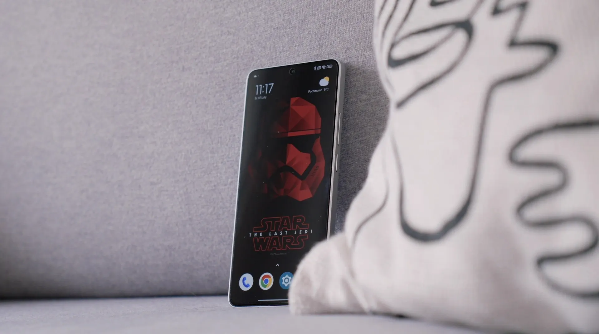 5 смартфонов с самыми сочными экранами. От уникального Nothing до хитового Xiaomi Poco