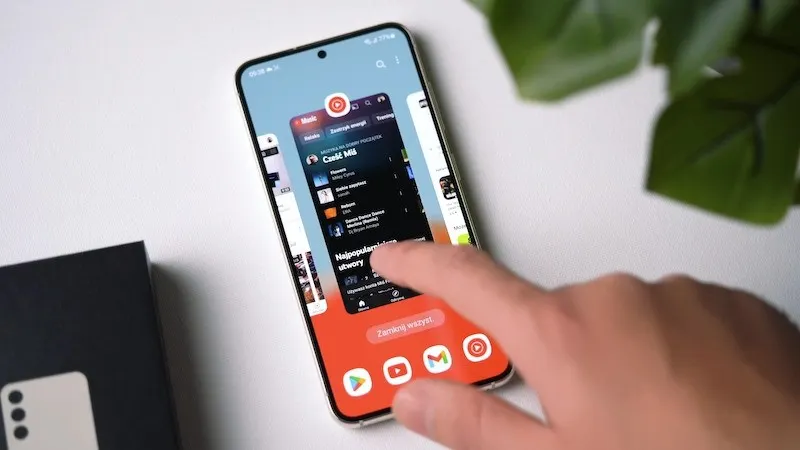 Этот Samsung Galaxy — лучший компакт на рынке. Его можно смело брать и в 2024 году 