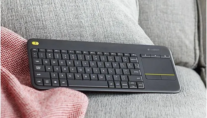 Нашли отличную клавиатуру для телевизора и мини-ПК. Компактную модель Logitech с тачпадом отдают со скидкой
