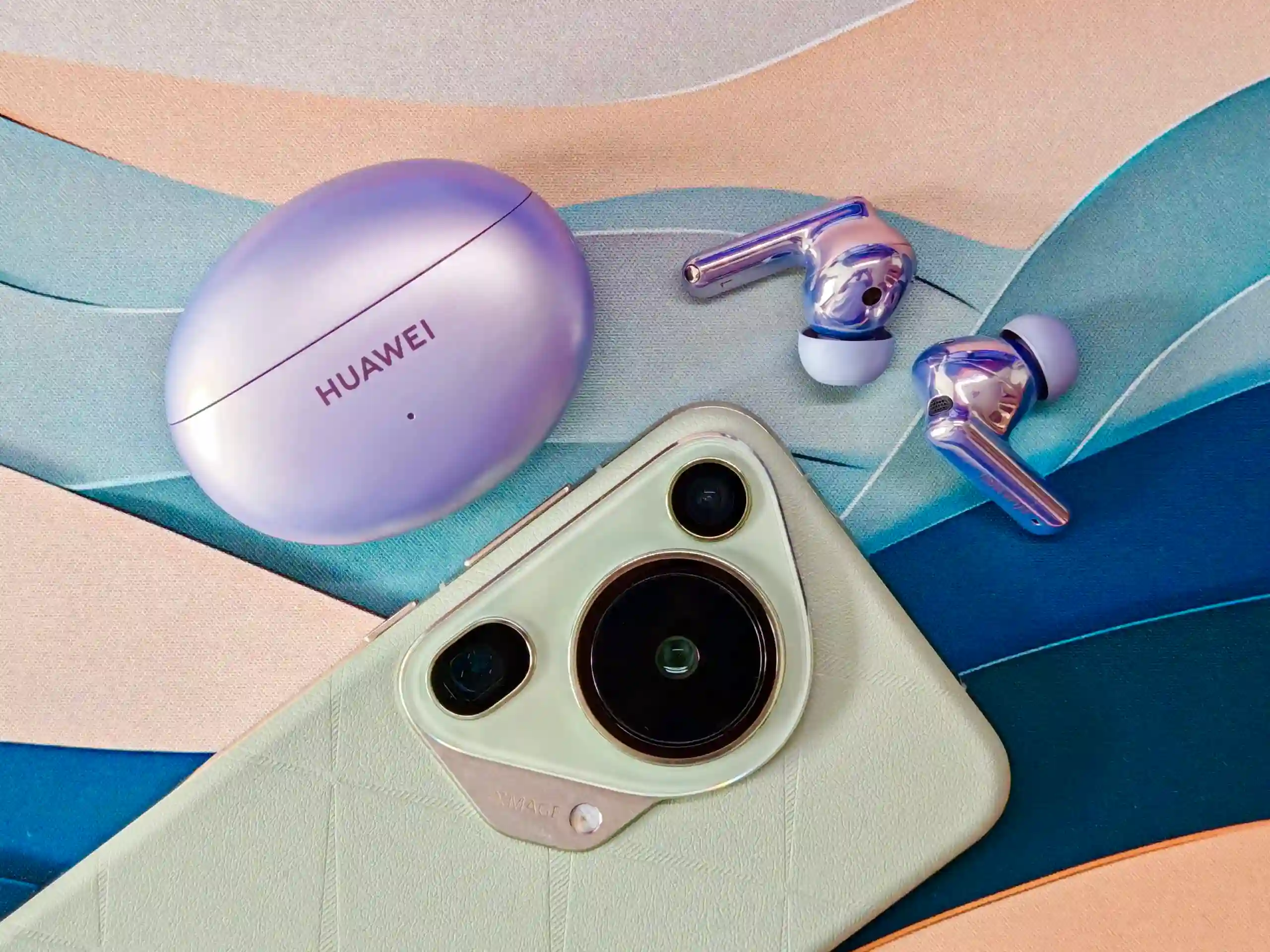 Эти Huawei — лучшие наушники бренда. У них крутой звук, куча полезных фишек и солидная автономность 