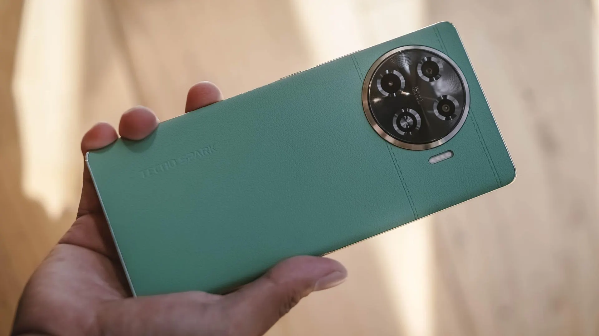 Tecno Spark 20 Pro+ подешевел до оптимальной отметки. За стильный смартфон просят всего 15 тысяч
