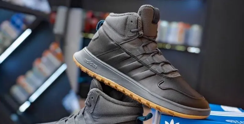 5 кроссовок, которые нужно брать этой осенью. От Timberland до непромокаемых adidas