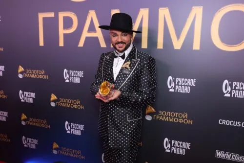 Что нужно было делать, чтобы получить «Золотой граммофон» в 2000-х? Звезды пресмыкались перед двумя людьми