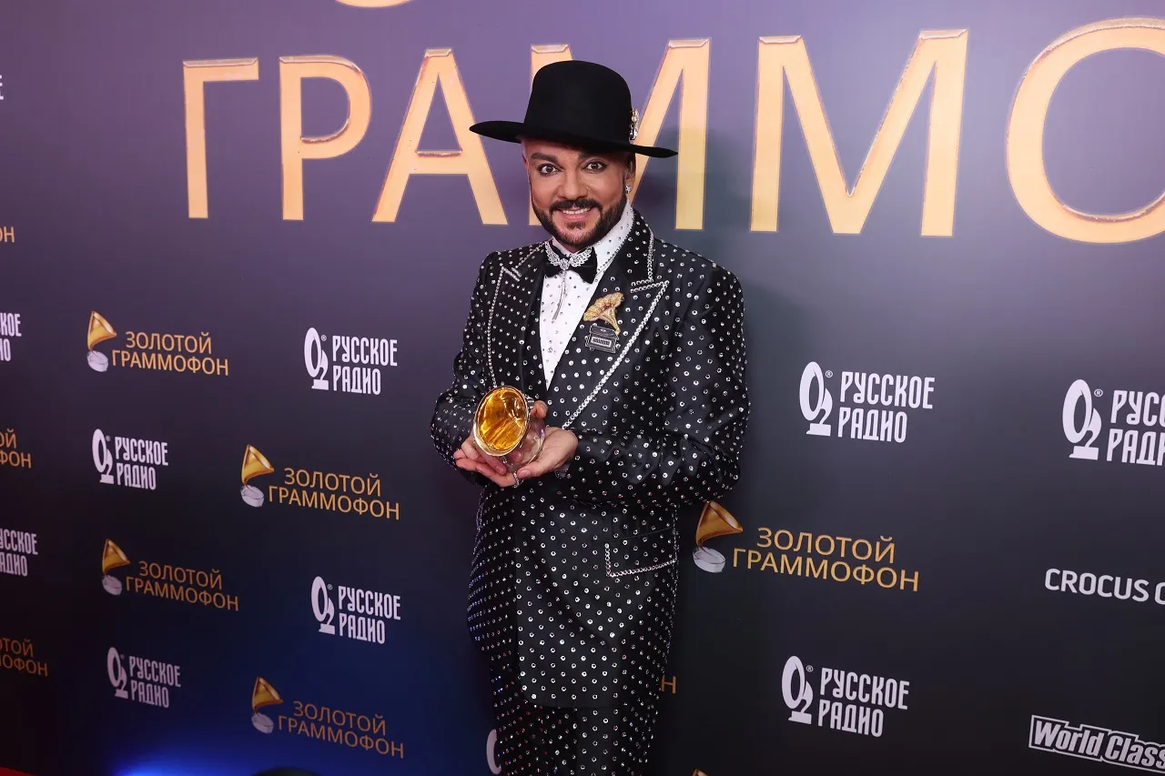Что нужно было делать, чтобы получить «Золотой граммофон» в 2000-х? Звезды пресмыкались перед двумя людьми