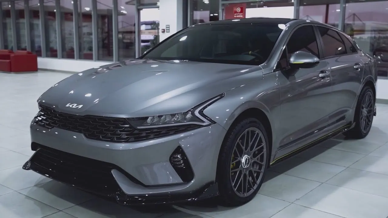 Премиальный Kia K5 приехал в Россию. Что входит в максимальную версию?