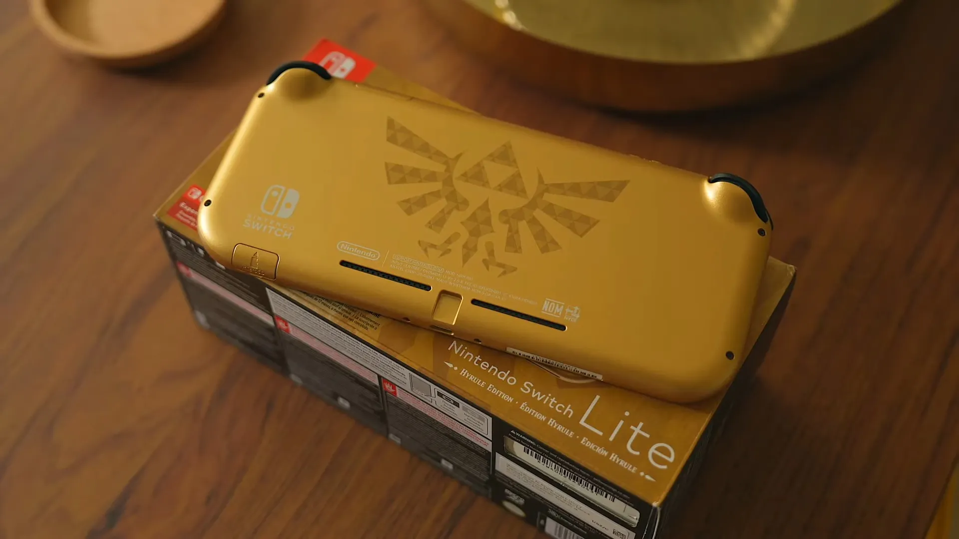 Nintendo Switch 2 можно не ждать. Оригинальную портативную консоль сливают с двойной скидкой