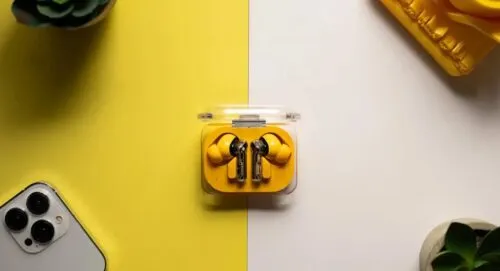 Самые яркие наушники Nothing подешевели в России. Аналог AirPods Pro с необычным дизайном и ChatGPT