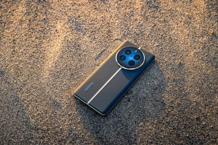 «Даже iPhone не лежал рядом». Главный субфлагман Realme отдают с неплохой скидкой
