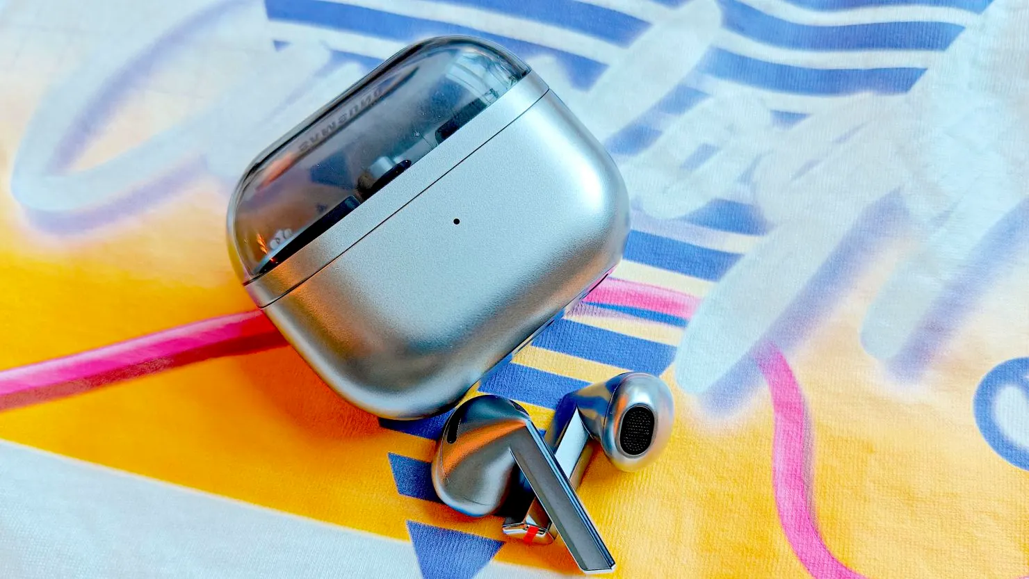 «Шикарный звук». Новейшие наушники Samsung сливают с неплохой скидкой 