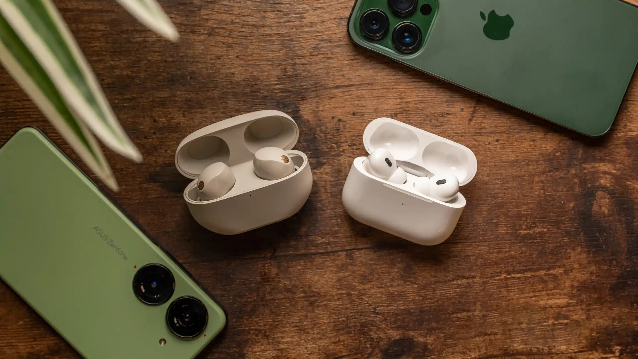 Что выбрать — AirPods Pro 2 или Sony WF-1000XM5? Сравнили лучшие TWS-наушники