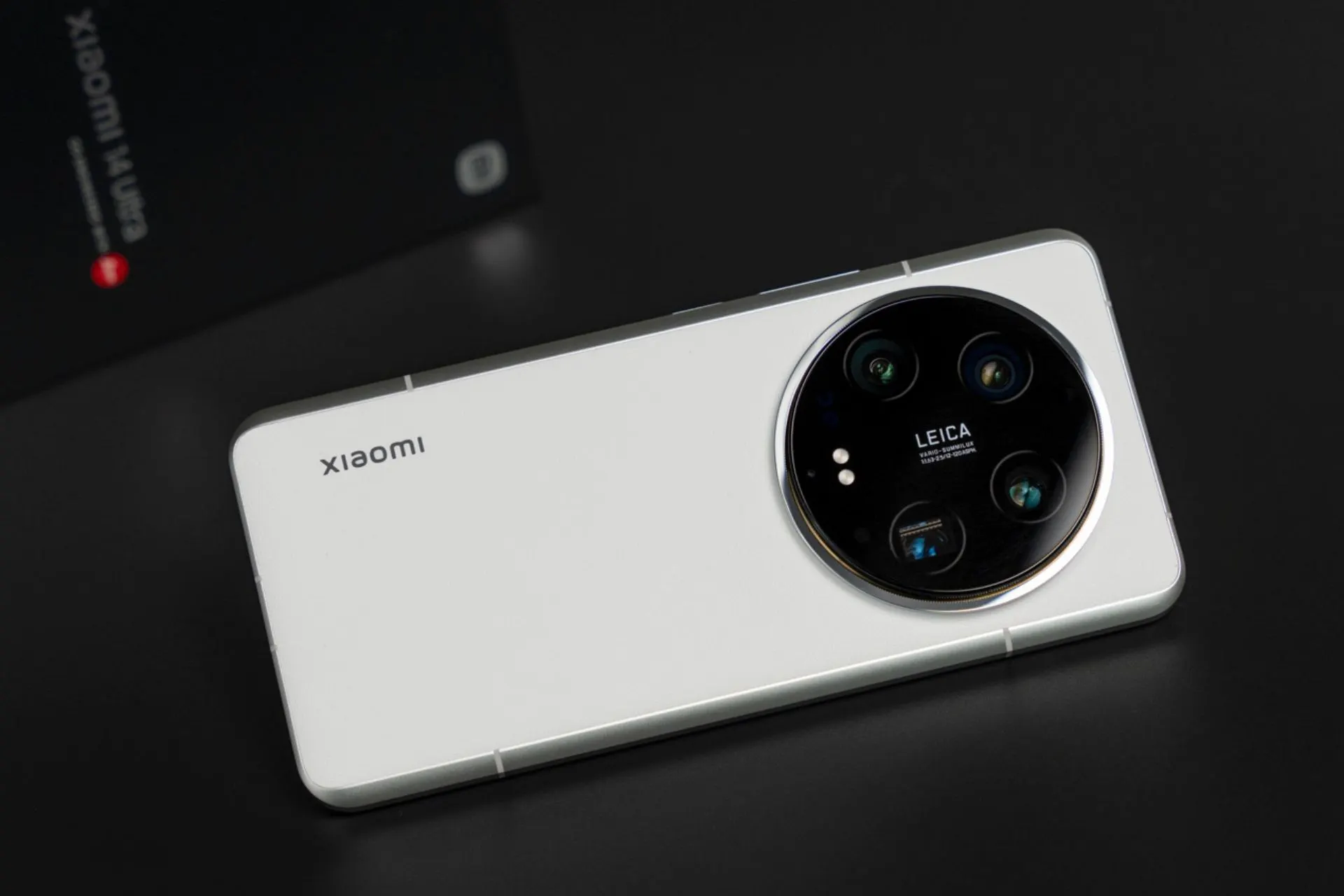 «Лучше, чем iPhone». Топовый камерофон Xiaomi сливают за бесценок