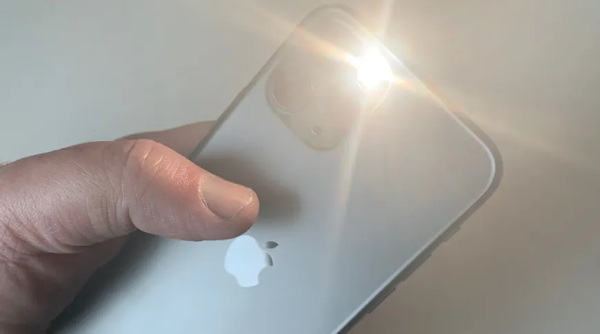Оказывается, в iPhone бесконечный фонарик. Он не перегорит даже за несколько лет обычного использования