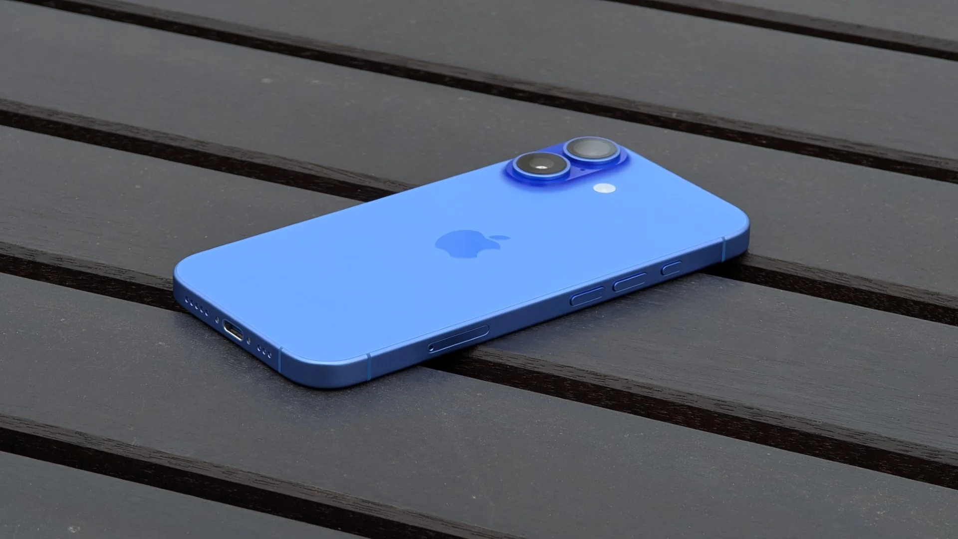 iPhone 16 очень круто фотографирует. Базовый смартфон Apple набрал больше баллов, чем суперфлагман от Samsung Galaxy