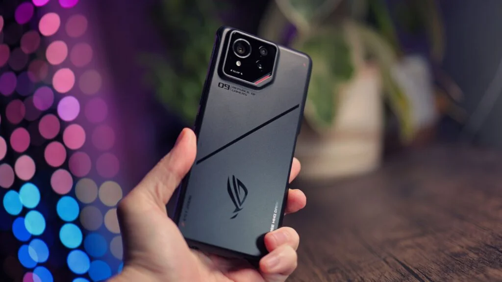 Геймерский Asus ROG Phone 9 анонсирован официально. У телефона необычное расположение USB-порта и второй экран
