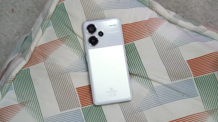 Самое время брать этот Xiaomi Redmi. У него крутой OLED-экран и 200-мегапиксельная камера