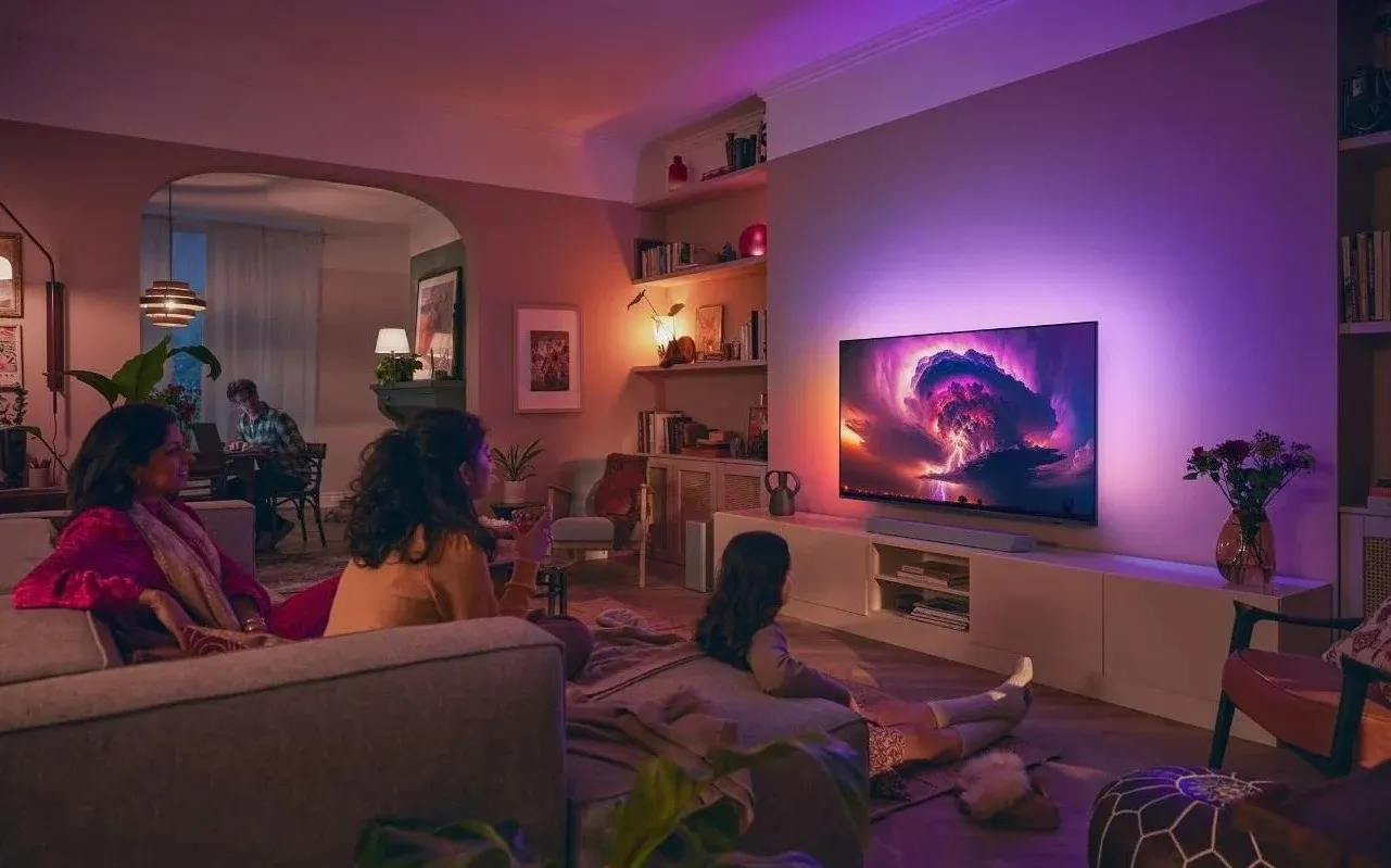 3 крутых телевизора с плавными экранами. От свежего Philips до хитового TCL