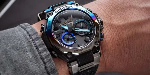 Casio выпустила часы со светящимся безелем. Они изготовлены из уникальных материалов и стоят очень дорого