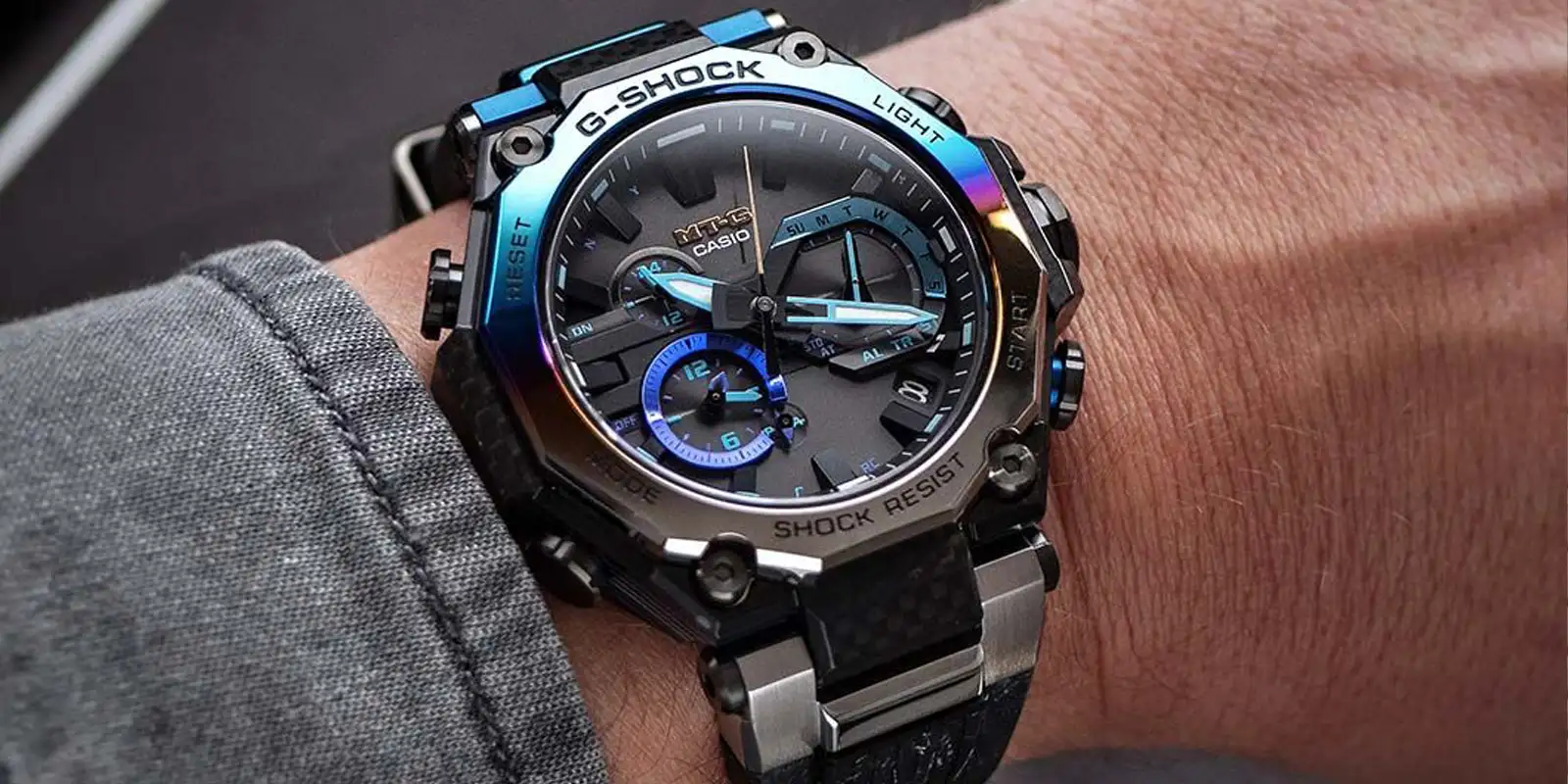 Casio выпустила часы со светящимся безелем. Они изготовлены из уникальных материалов и стоят очень дорого