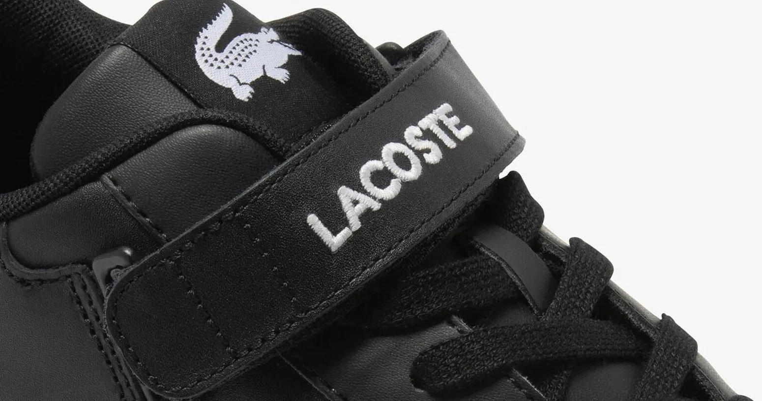 Кроссовки от Lacoste рухнули в цене на Яндекс Маркете. Прайс снизился в два раза