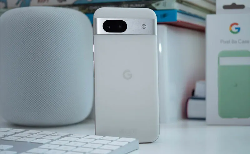 Этот Google Pixel — самый сбалансированный смартфон бренда. Его отдают с неплохой скидкой на Маркете