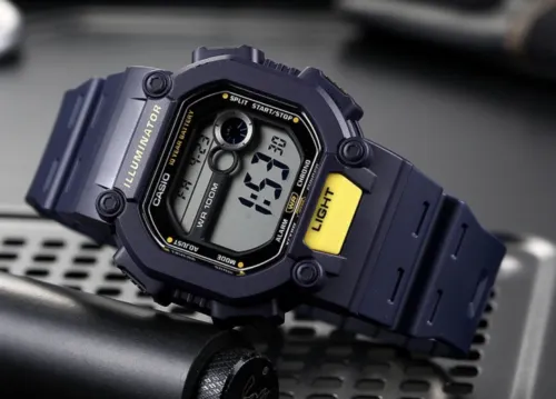 5 часов Casio, которые держат заряд 10 лет. Например, компактный вариант с кнопкой подсветки
