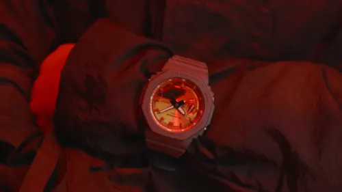 Casio выпустила самые огненные часы G-Shock. У них запоминающийся дизайн и вечная батарейка