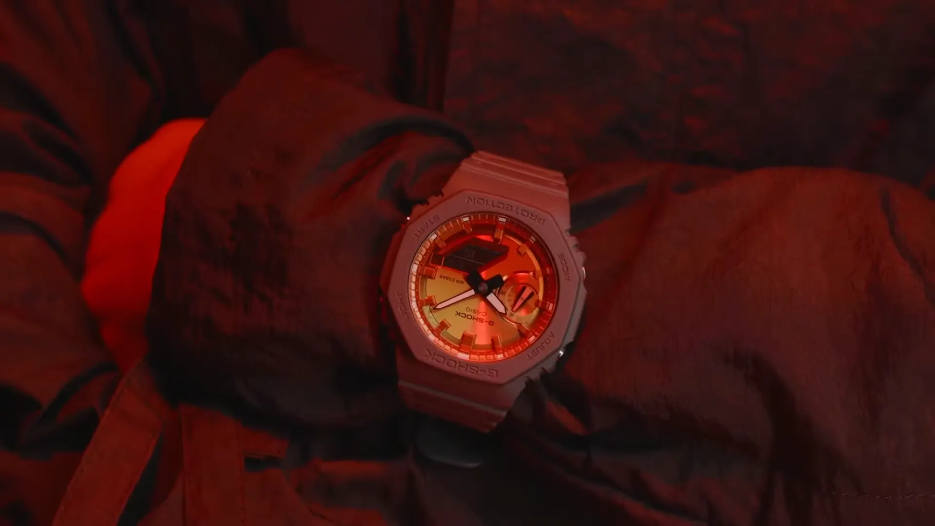 Casio выпустила самые огненные часы G-Shock. У них запоминающийся дизайн и вечная батарейка
