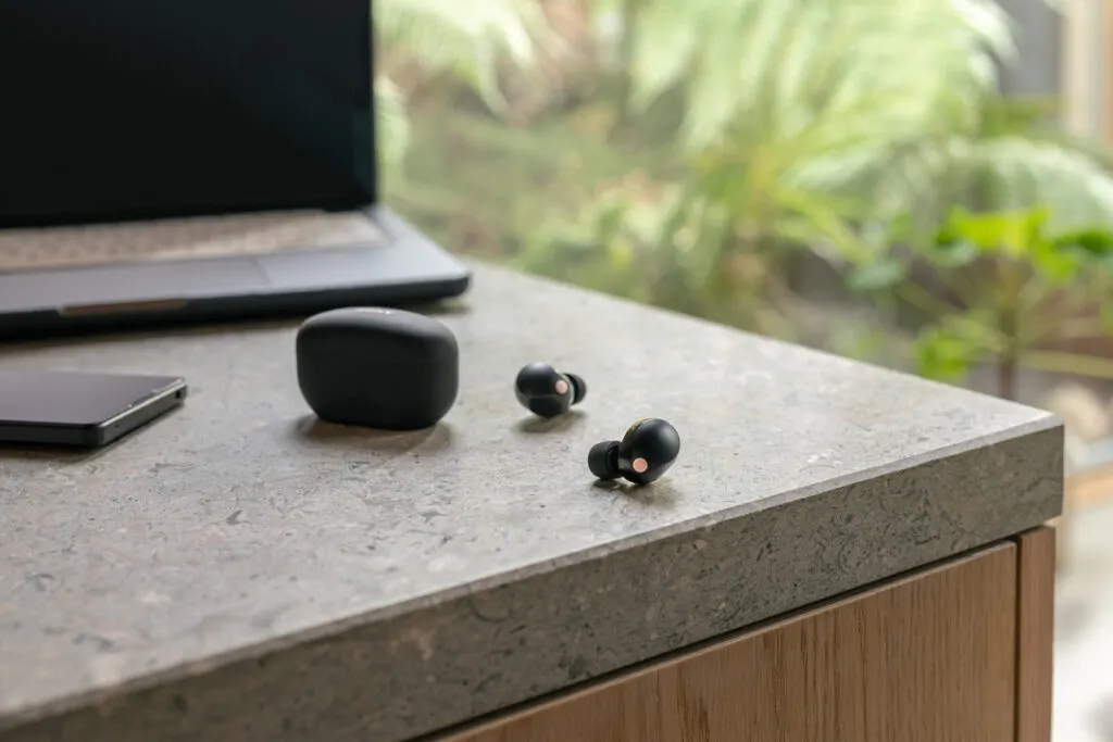 3 лучшие альтернативы AirPods Pro. От новинки OnePlus до хита Sony