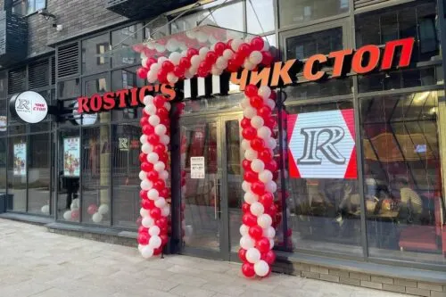 Rostic’s открыл в России кафе под новым суббрендом. В «Чик Стоп» подают блюда, которых нет в KFC