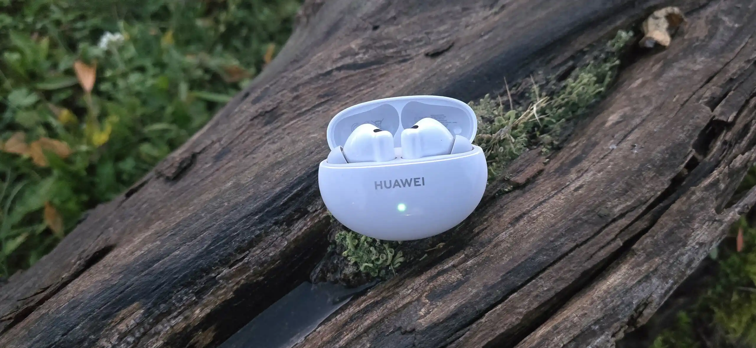 Самые сбалансированные наушники Huawei рухнули в цене. Теперь их можно брать не глядя