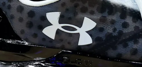 Спортивные кроссовки от Under Armour обесценились на Яндекс Маркете. Это отличный подарок на Новый год