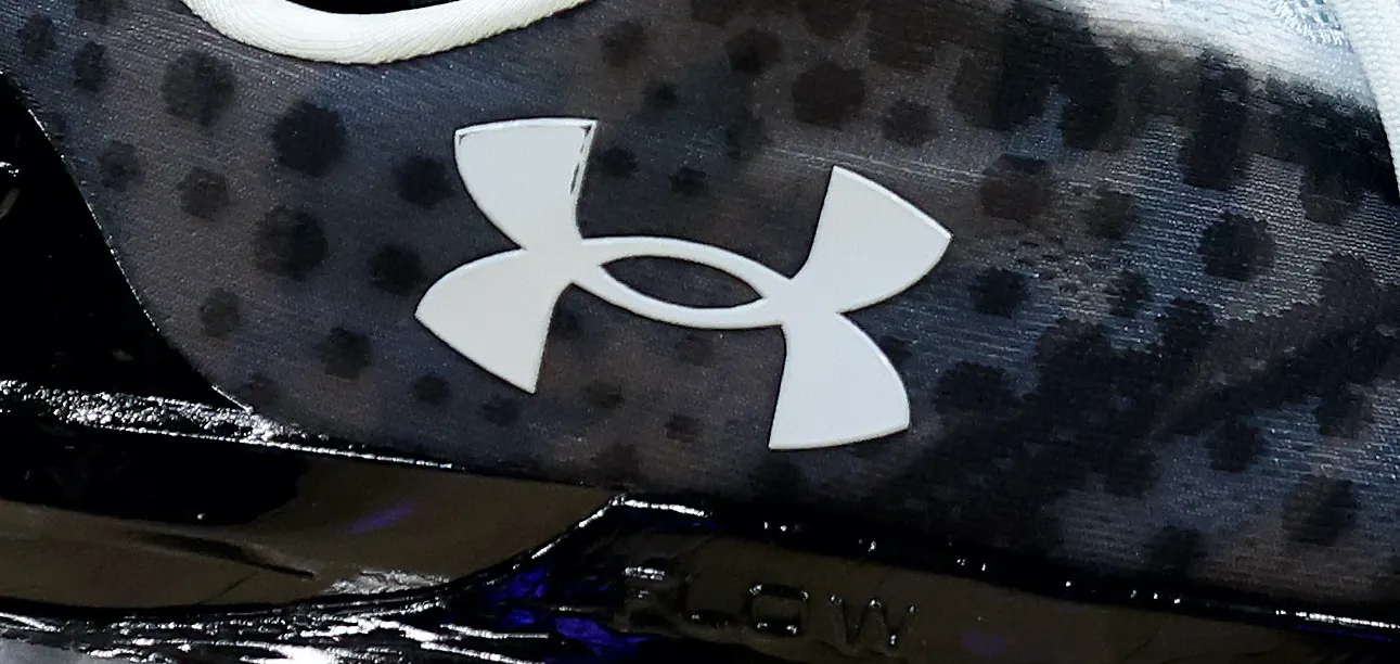 Спортивные кроссовки от Under Armour обесценились на Яндекс Маркете. Это отличный подарок на Новый год