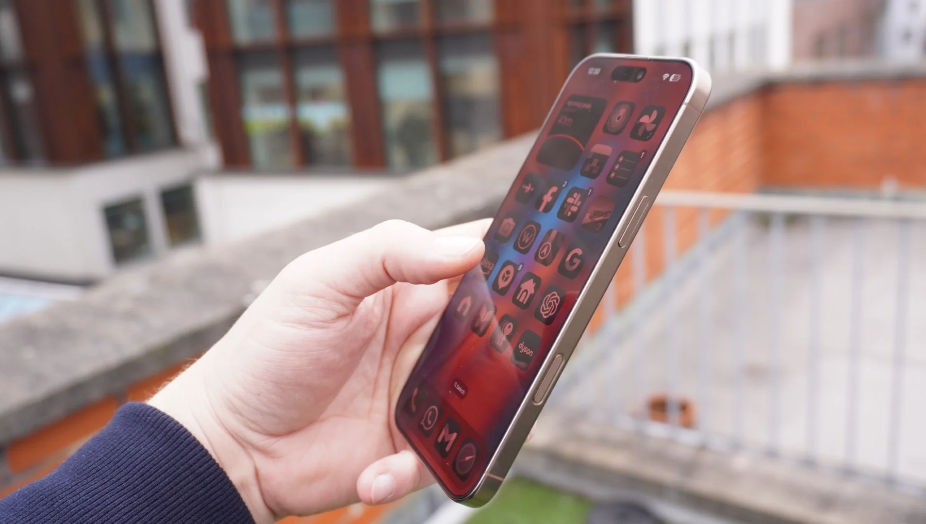 iPhone 16 Pro Max немного подешевел перед Новым годом. Покупать флагман сейчас или ждать скидок?