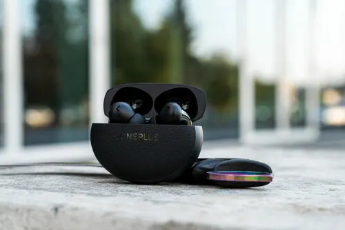 Премиальные наушники OnePlus обесценились на Маркете. Это настоящие убийцы AirPods Pro 2 