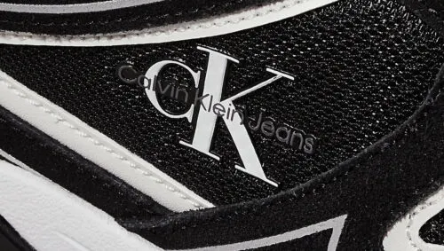 Какие кроссовки подарить на Новый год? Обувь от Calvin Klein обесценилась на Яндекс Маркете