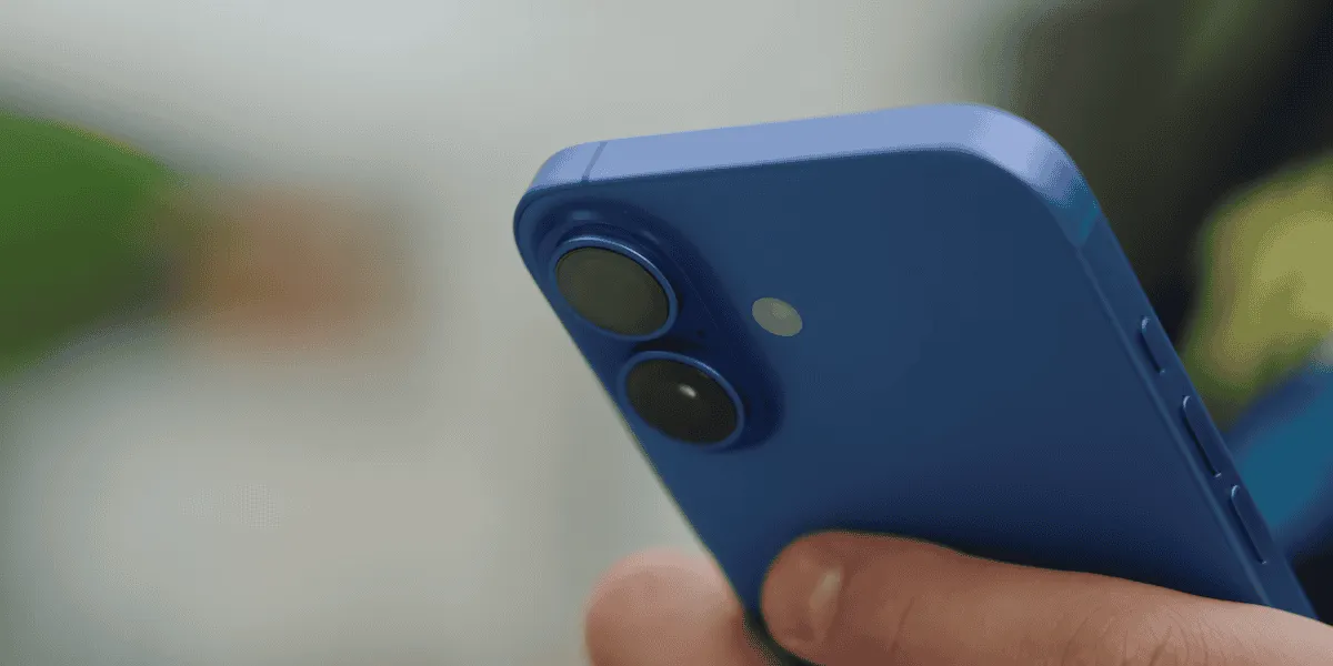 Свежий iPhone 16 с огромным экраном уже дешевле 100к в России. Но есть два минуса 