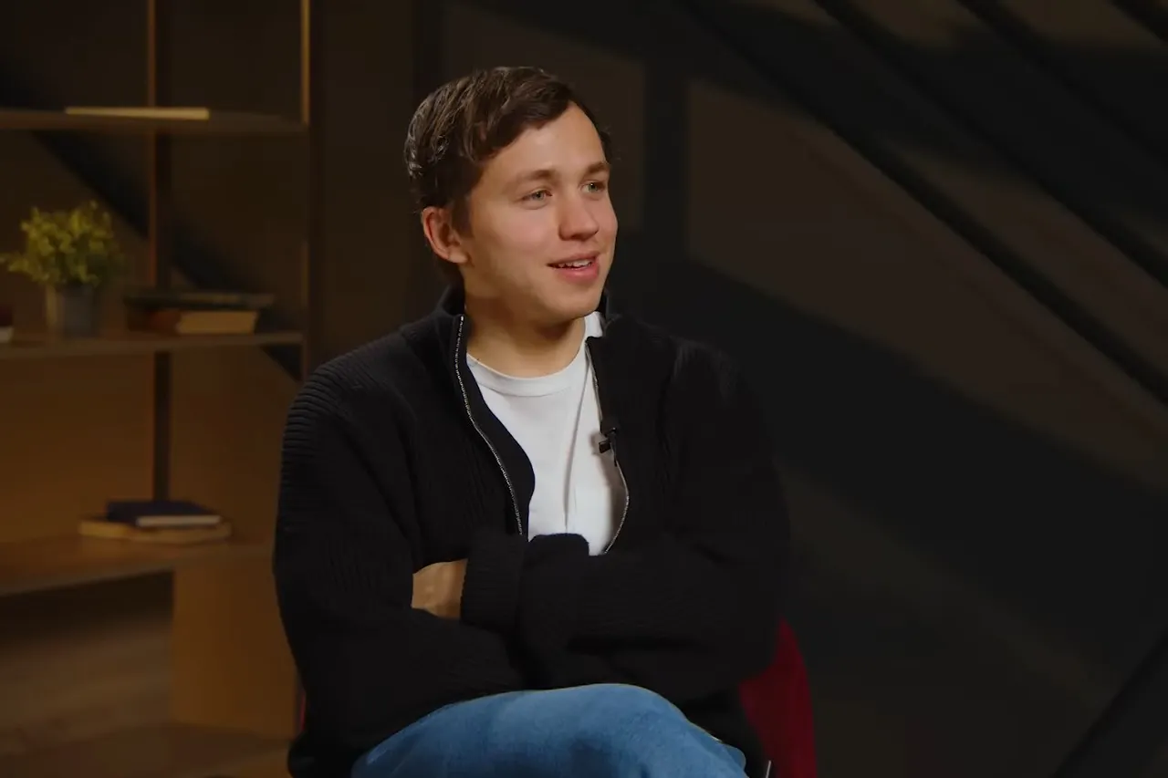 Что случилось с Сергеем Романовичем? Актер завелся от хейта за «Слово пацана» и потерял кучу денег