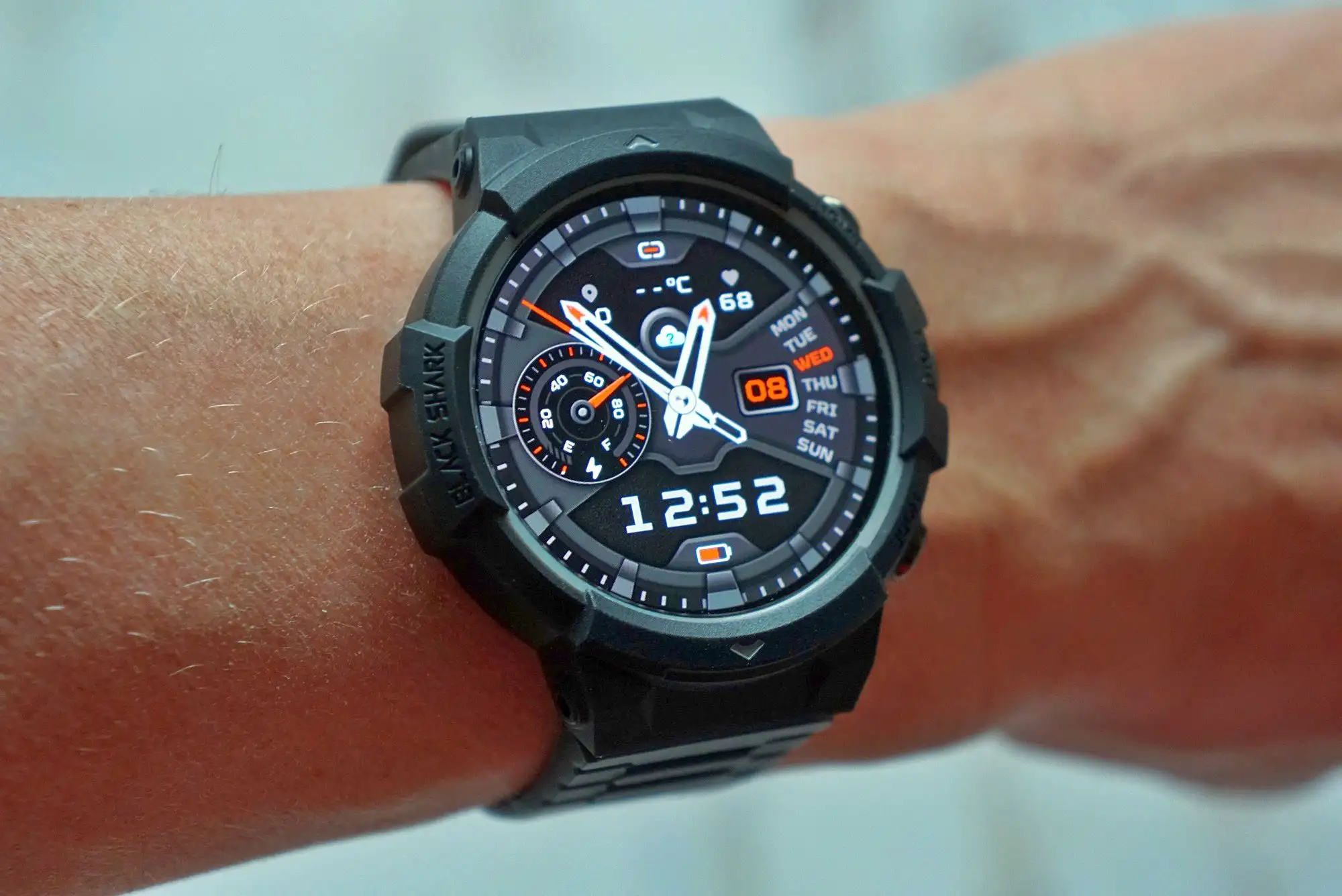 Xiaomi Black Shark GS3 Sport – лучшие бюджетные смарт-часы на рынке? У них есть даже фонарик