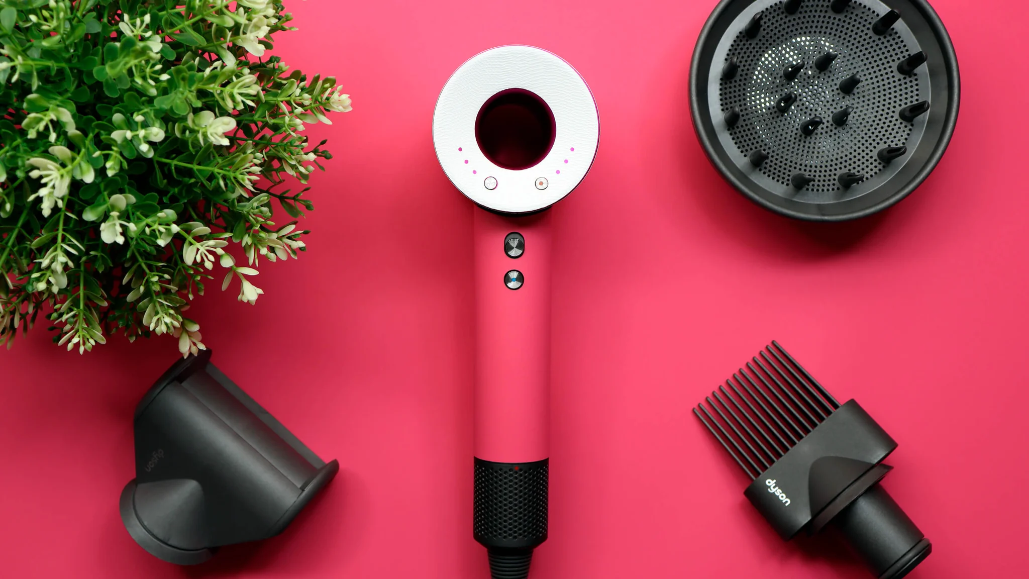 Парень потребовал, чтобы бывшая вернула подаренный Dyson. Над его сообщениями посмеялись