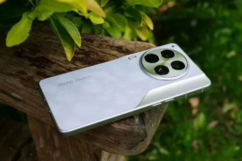 Главный бюджетник Tecno подешевел на Маркете. У него 120-герцовый экран, крутые камеры и сверхбыстрая зарядка 