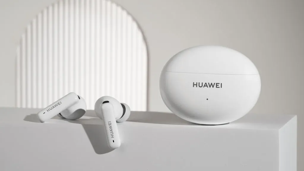 Самые сбалансированные наушники Huawei рухнули в цене. У них крутой звук, мощное шумоподавление и впечатляющая автономность 