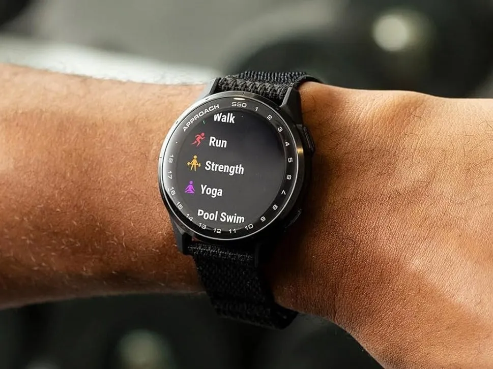 Garmin представила умные часы для гольфа. А еще вечный GPS-навигатор для спортсменов