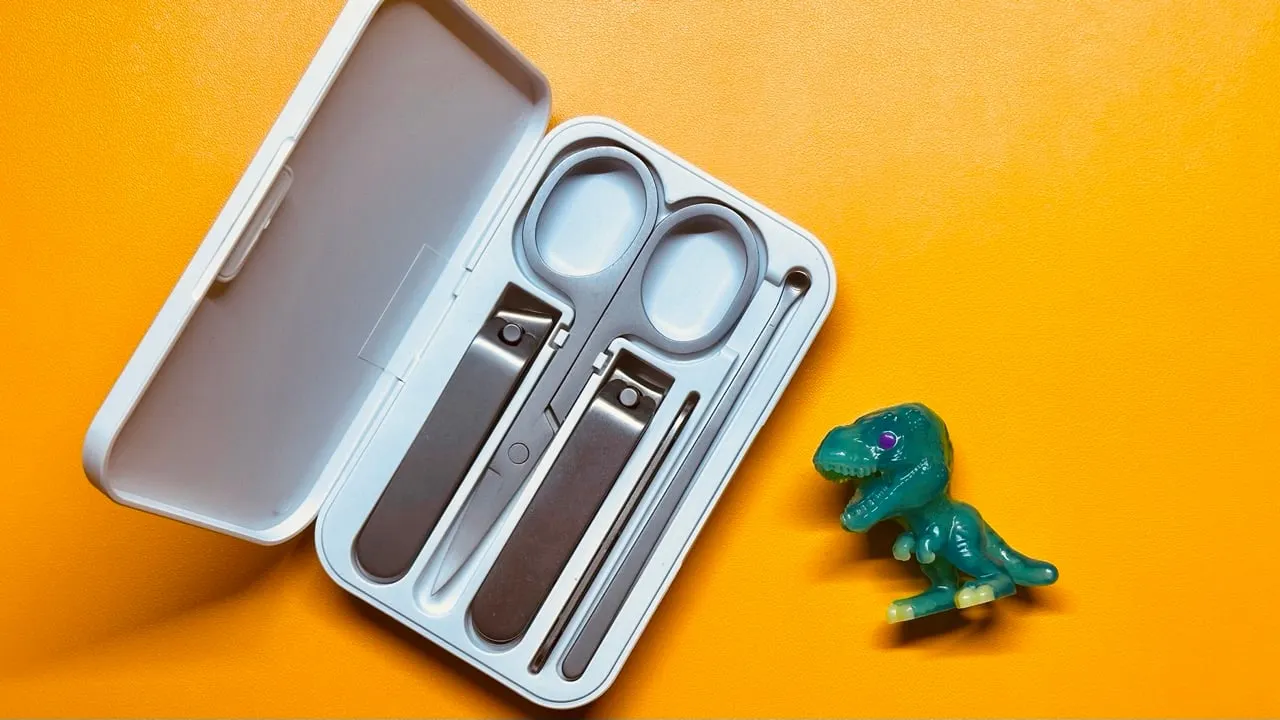 Острый, компактный и стильный. Топовый набор для маникюра от Xiaomi сливают за копейки